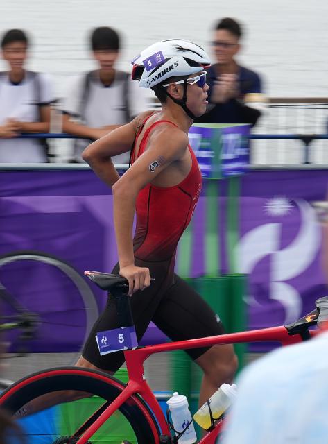 (260920) -- NAGOYA, Sept. 20, 2026 (Xinhua) -- Zhang Xirui of China competes during the men's individual triathlon at the 20th Asian Games Aichi-Nagoya 2026 in Gamagori City of Aichi prefecture, Japan, Sept. 20, 2026. (Xinhua/Cen Yunpeng)