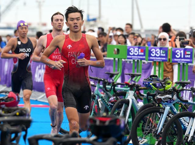 (260920) -- NAGOYA, Sept. 20, 2026 (Xinhua) -- Fan Junjie (front) of China competes during the men's individual triathlon at the 20th Asian Games Aichi-Nagoya 2026 in Gamagori City of Aichi prefecture, Japan, Sept. 20, 2026. (Xinhua/Cen Yunpeng)