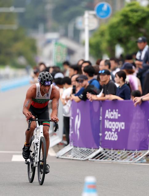 (260920) -- NAGOYA, Sept. 20, 2026 (Xinhua) -- Wais Khairandesh of Afghanistan competes during the men's individual triathlon final at the 20th Asian Games Aichi-Nagoya 2026 in Gamagori City of Aichi prefecture, Japan, Sept. 20, 2026. (Xinhua/Deng Hua)