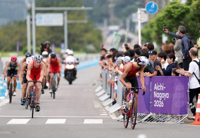 (260920) -- NAGOYA, Sept. 20, 2026 (Xinhua) -- Athletes compete during the men's individual triathlon final at the 20th Asian Games Aichi-Nagoya 2026 in Gamagori City of Aichi prefecture, Japan, Sept. 20, 2026. (Xinhua/Deng Hua)