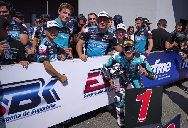 (260920) -- NAVARRA, Sept. 20, 2026 (Xinhua) -- CFMOTO Aspar's rider Sun Shengbo (front R) of China poses with team members after winning the race 1 of the ESBK Talent category at the 2026 Spanish Superbike Championship Navarra in Navarra, Spain, Sept. 19, 2026. (Photo by Pablo Morano/Xinhua)