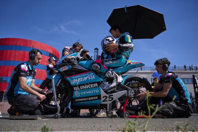 (260920) -- NAVARRA, Sept. 20, 2026 (Xinhua) -- CFMOTO Aspar's rider Sun Shengbo (2nd R) of China prepares before the race 1 of the ESBK Talent category at the 2026 Spanish Superbike Championship Navarra in Navarra, Spain, Sept. 19, 2026. (Photo by Pablo Morano/Xinhua)