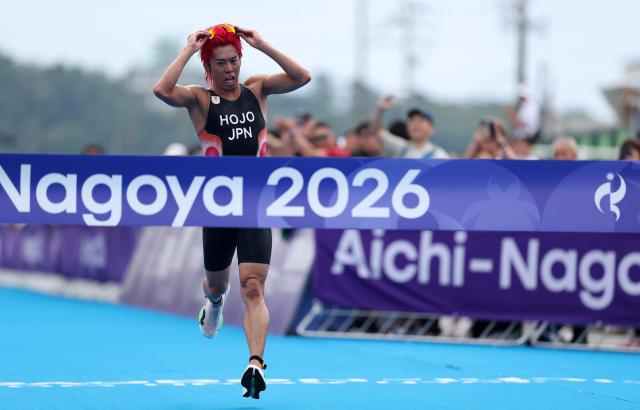 (260920) -- NAGOYA, Sept. 20, 2026 (Xinhua) -- Hojo Takumi of Japan runs to the finish line during the men's individual triathlon final at the 20th Asian Games Aichi-Nagoya 2026 in Gamagori City of Aichi prefecture, Japan, Sept. 20, 2026. (Xinhua/Deng Hua)