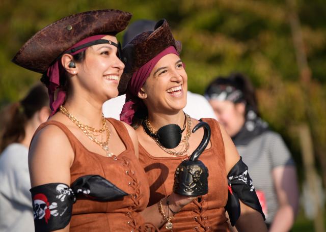 (260920) -- RICHMOND, Sept. 20, 2026 (Xinhua) -- Runners dressed in pirate-themed costumes take part in the 2026 Big Pirate Run in Richmond, British Columbia, Canada, Sept. 19, 2026. Runners dressed as pirates took part in the themed event, which featured multiple race distances along trails here on Saturday. (Photo by Liang Sen/Xinhua)