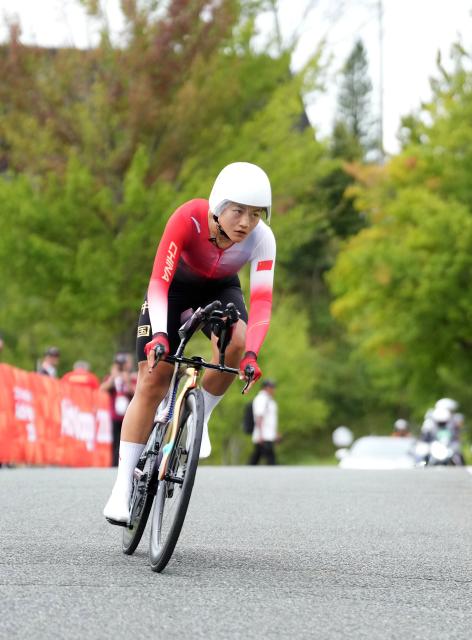 (260920) -- NAGOYA, Sept. 20, 2026 (Xinhua) -- Zhang Hao of China competes during the women's individual time trial of cycling road at the 20th Asian Games Aichi-Nagoya 2026 in Shinshiro of Aichi Prefecture, Japan, Sept. 20, 2026. (Xinhua/Lui Siu Wai)