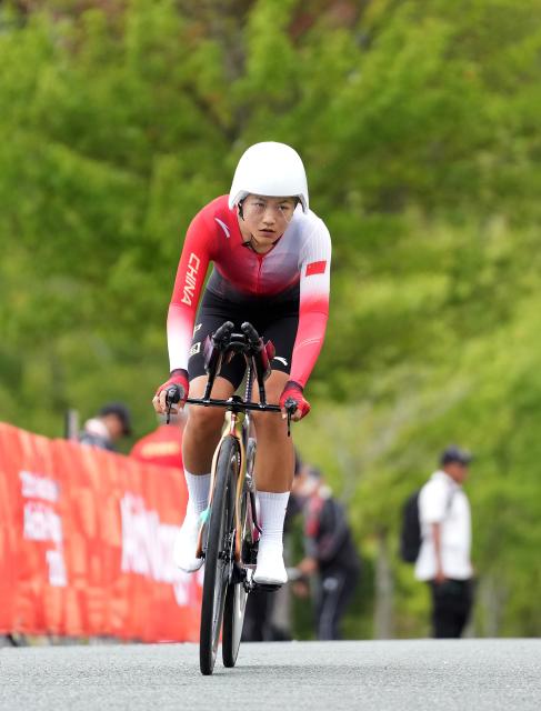 (260920) -- NAGOYA, Sept. 20, 2026 (Xinhua) -- Zhang Hao of China competes during the women's individual time trial of cycling road at the 20th Asian Games Aichi-Nagoya 2026 in Shinshiro of Aichi Prefecture, Japan, Sept. 20, 2026. (Xinhua/Lui Siu Wai)