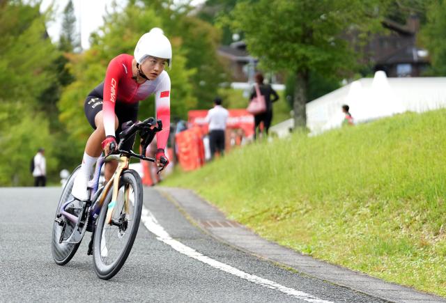 (260920) -- NAGOYA, Sept. 20, 2026 (Xinhua) -- Zhang Hao of China competes during the women's individual time trial of cycling road at the 20th Asian Games Aichi-Nagoya 2026 in Shinshiro of Aichi Prefecture, Japan, Sept. 20, 2026. (Xinhua/Lui Siu Wai)