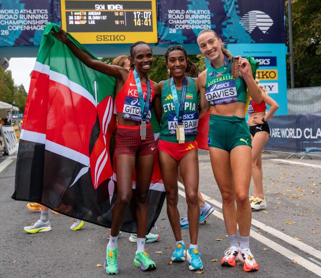 (260920) -- COPENHAGEN, Sept. 20, 2026 (Xinhua) -- Gold medalist Likina Amebaw of Ethiopia (C), silver medalist Caroline Gitonga of Kenya (L) and bronze medalist Rose Davies of Australia pose after the women's 5km race at the World Athletics Road Running Championships in Copenhagen, Denmark, Sept. 19, 2026. (Photo by Anders Kongshaug/Xinhua)