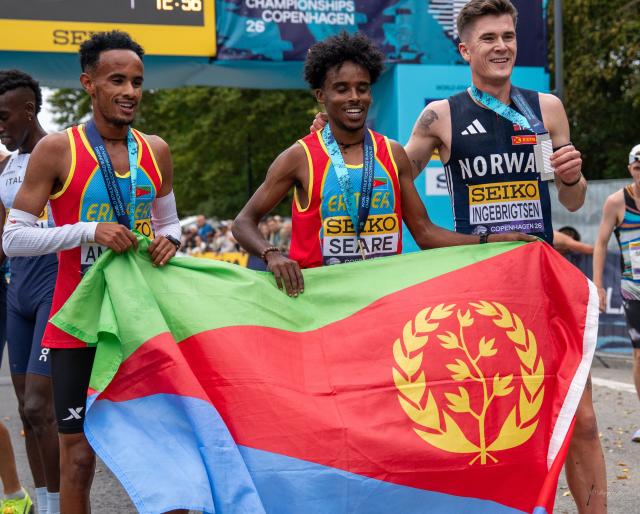 (260920) -- COPENHAGEN, Sept. 20, 2026 (Xinhua) -- Gold medalist Dawit Seare of Eritrea (C), silver medalist Jakob Ingebrigtsen of Norway (R) and bronze medalist Saymon Amanuel of Eritrea pose after the men's 5km race at the World Athletics Road Running Championships in Copenhagen, Denmark, Sept. 19, 2026. (Photo by Anders Kongshaug/Xinhua)