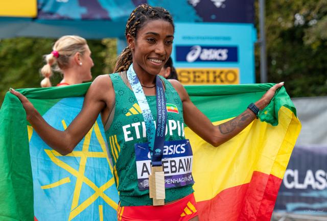 (260920) -- COPENHAGEN, Sept. 20, 2026 (Xinhua) -- Likina Amebaw of Ethiopia poses with her gold medal and national flag after winning the women's 5km race at the World Athletics Road Running Championships in Copenhagen, Denmark, Sept. 19, 2026. (Photo by Anders Kongshaug/Xinhua)