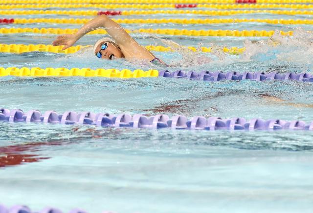 (260920) -- NAGOYA, Sept. 20, 2026 (Xinhua) -- Fu Jing of China competes during the women's individual final, swimming round of modern pentathlon at the 20th Asian Games Aichi-Nagoya 2026 in Anjo city of Aichi Prefecture, Japan, Sept. 20, 2026. (Xinhua/Yao Qilin)