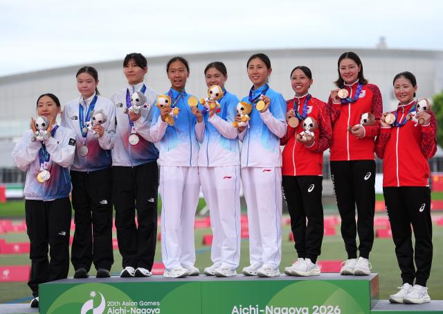 (260920) -- NAGOYA, Sept. 20, 2026 (Xinhua) -- Gold medalists team China (C), silvers medalists team South Korea (R) and bronze medalists team Japan pose on the podium during the victory ceremony for the women's team of modern pentathlon at the 20th Asian Games Aichi-Nagoya 2026 in Anjo city of Aichi Prefecture, Japan, Sept. 20, 2026. (Xinhua/Zhou Mi)