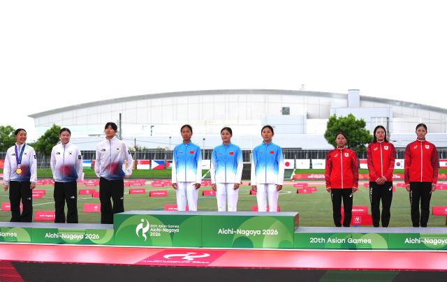 (260920) -- NAGOYA, Sept. 20, 2026 (Xinhua) -- Gold medalists team China (C), silvers medalists team South Korea (R) and bronze medalists team Japan pose during the victory ceremony for the women's team of modern pentathlon at the 20th Asian Games Aichi-Nagoya 2026 in Anjo city of Aichi Prefecture, Japan, Sept. 20, 2026. (Xinhua/Zhou Mi)