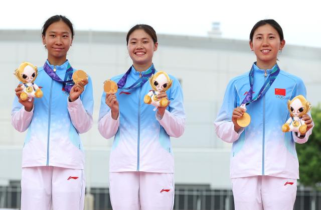 (260920) -- NAGOYA, Sept. 20, 2026 (Xinhua) -- Meng Xin, Wu Xiyao and Zhang Mingyu (from L to R) of team China react on the podium during the victory ceremony for the women's team of modern pentathlon at the 20th Asian Games Aichi-Nagoya 2026 in Anjo city of Aichi Prefecture, Japan, Sept. 20, 2026. (Xinhua/Yao Qilin)