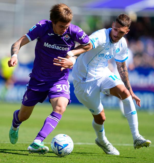 (260921) -- FLORENCE, Sept. 21, 2026 (Xinhua) -- Fiorentina's Franco Mastantuono (L) vies with Napoli's Rafa Marin during a Serie A football match between Fiorentina and Napoli in Florence, Italy, Sept. 20, 2026. (Photo by Augusto Casasoli/Xinhua)