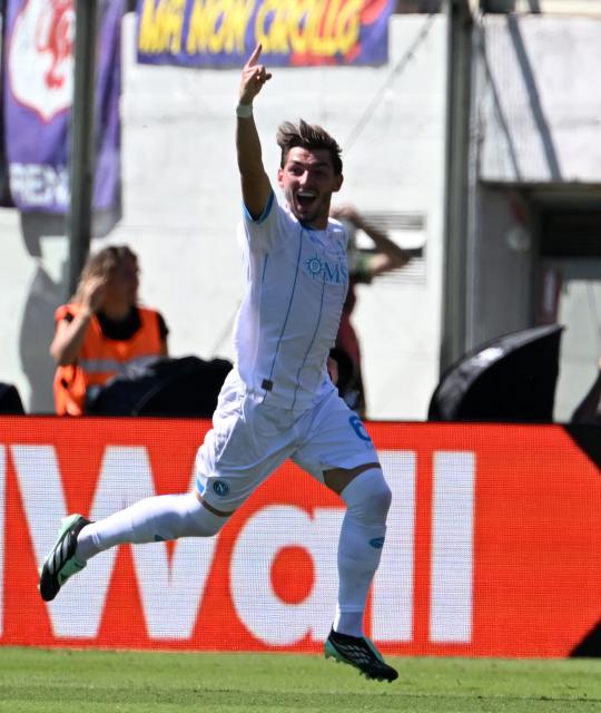 (260921) -- FLORENCE, Sept. 21, 2026 (Xinhua) -- Napoli's Billy Gilmour celebrates his goal during a Serie A football match between Fiorentina and Napoli in Florence, Italy, Sept. 20, 2026. (Photo by Augusto Casasoli/Xinhua)