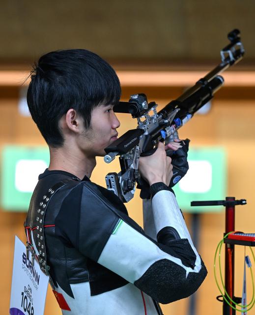 (260921) -- NAGOYA, Sept. 21, 2026 (Xinhua) -- Sheng Lihao of team China reacts during the 10m air rifle men team final of shooting at the 20th Asian Games Aichi-Nagoya 2026 in Toyota of Aichi Prefecture, Japan, Sept. 21, 2026. (Xinhua/Liu Lei)