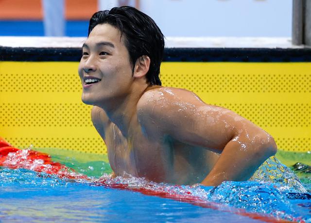 (260921) -- TOKYO, Sept. 21, 2026 (Xinhua) -- Kim Youngbeom of South Korea reacts after the men's 50m freestyle heat of swimming at the 20th Asian Games Aichi-Nagoya 2026 in Tokyo, Japan, Sept. 21, 2026. (Xinhua/Wu Zhizun)