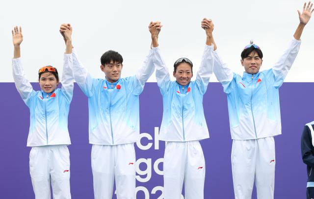(260921) -- NAGOYA, Sept. 21, 2026 (Xinhua) -- Gold medalists Huang Anqi, Li Mingxu, Lin Xinyu and Zhang Xirui (L to R) of team China celebrate during the victory ceremony for the mixed relay event of triathlon at the 20th Asian Games Aichi-Nagoya 2026 in Gamagori City of Aichi Prefecture, Japan, Sept. 21, 2026. (Xinhua/Deng Hua)