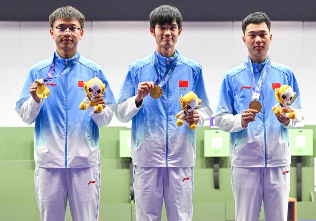 (260921) -- NAGOYA, Sept. 21, 2026 (Xinhua) -- Gold medalists Ma Sihan, Sheng Lihao and Zhang Changhong (from R to L) of team China pose during the victory ceremony for the 10m air rifle men team of shooting at the 20th Asian Games Aichi-Nagoya 2026 in Toyota of Aichi Prefecture, Japan, Sept. 21, 2026. (Xinhua/Liu Lei)