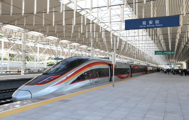 (260921) -- YAN'AN, Sept. 21, 2026 (Xinhua) -- A Fuxing bullet train arrives at Yan'an Railway Station of the Xi'an-Yan'an high-speed railway in northwest China's Shaanxi Province on Sept. 14, 2026. At the end of 2025, the Xi'an-Yan'an high-speed railway began operation, formally integrating Yan'an into the national high-speed rail network. The railway has boosted tourism in Yan'an, which welcomed over 50 million domestic and international tourists in 2025.
  Once a revolutionary base, Yan'an has evolved into a city that is increasingly attractive as a place to live, work, and visit. (Xinhua/Li Yibo)