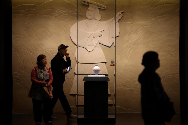 (260921) -- YAN'AN, Sept. 21, 2026 (Xinhua) -- Tourists visit the Yan'an Museum in Yan'an City, northwest China's Shaanxi Province, Sept. 16, 2026. At the end of 2025, the Xi'an-Yan'an high-speed railway began operation, formally integrating Yan'an into the national high-speed rail network. The railway has boosted tourism in Yan'an, which welcomed over 50 million domestic and international tourists in 2025.
  Once a revolutionary base, Yan'an has evolved into a city that is increasingly attractive as a place to live, work, and visit. (Xinhua/Li Yibo)