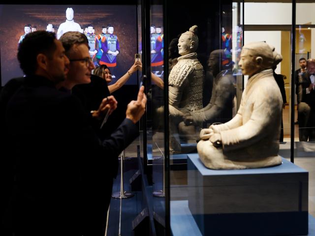 (260921) -- BEIJING, Sept. 21, 2026 (Xinhua) -- People visit the exhibition "World of the Terracotta Warriors: New Archaeological Discoveries in Shaanxi in the 21st Century" at the Bowers Museum in Orange County, California, the United States, May 22, 2025. The hope of the China-U.S. relationship lies in the people, its foundation is in the societies, its future depends on the youth, and its vitality comes from exchanges at subnational levels.
   In recent years, the two countries have been strengthening people-to-people ties through cultural exchanges to inject sustained positive momentum into China-U.S relations. (Photo by Qiu Chen/Xinhua)