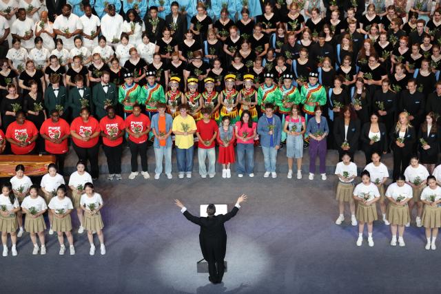 (260921) -- BEIJING, Sept. 21, 2026 (Xinhua) -- Teenagers from China and the United States sing during the closing performance of Bond with Kuliang: 2025 China-U.S. Youth Choir Festival at China National Opera House in Beijing, capital of China, July 16, 2025. The hope of the China-U.S. relationship lies in the people, its foundation is in the societies, its future depends on the youth, and its vitality comes from exchanges at subnational levels.
   In recent years, the two countries have been strengthening people-to-people ties through cultural exchanges to inject sustained positive momentum into China-U.S relations. (Xinhua/Lu Ye)