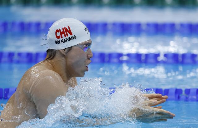 (260921) -- TOKYO, Sept. 21, 2026 (Xinhua) -- Qin Haiyang of China competes during the men's 100m breaststroke final at the 20th Asian Games Aichi-Nagoya 2026 in Tokyo, Japan, Sept. 21, 2026. (Xinhua/Wu Zhizun)