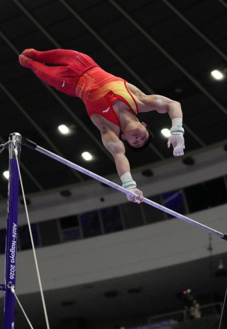 (260921) -- NAGOYA, Sept. 21, 2026 (Xinhua) -- Lan Xingyu of China competes on the horizontal bar of Artistic Gymnastics at the 20th Asian Games Aichi-Nagoya 2026 in Nagoya, Japan, Sept. 21, 2026. (Xinhua/Jia Yuchen)