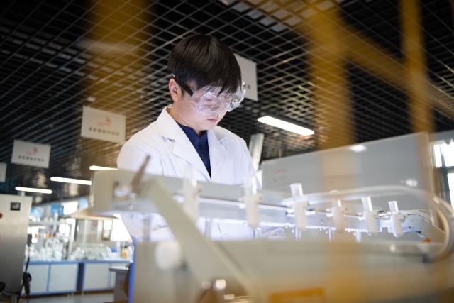 (260921) -- ZHENGZHOU, Sept. 21, 2026 (Xinhua) -- Lu Yi participates in a simulated competition training at a training base of Henan Chemical Technician College in Kaifeng City, central China's Henan Province, Sept. 1, 2026. At a training base of Henan Chemical Technician College, 23-year-old Lu Yi is preparing for the water technology event of the upcoming 48th WorldSkills Competition.
  Lu enrolled at Henan Chemical Technician College in 2019 and began training for the water technology event three years later. The water technology event focuses on evaluating competitors' abilities in wastewater treatment process operations, water quality analysis, mechanical equipment maintenance, and electrical automation. In 2025, Lu won the gold medal in the water technology event at China's third Vocational Skills Competition.
  During his daily training for the upcoming 48th WorldSkills Competition, Lu spends almost all his time in the laboratory, working with his coach to improve speed and adjust every detail of his movements. (Photo by Kong Weijia/Xinhua)