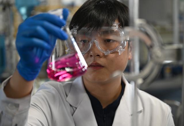 (260921) -- ZHENGZHOU, Sept. 21, 2026 (Xinhua) -- Lu Yi participates in a simulated competition training at a training base of Henan Chemical Technician College in Kaifeng City, central China's Henan Province, Sept. 1, 2026. At a training base of Henan Chemical Technician College, 23-year-old Lu Yi is preparing for the water technology event of the upcoming 48th WorldSkills Competition.
  Lu enrolled at Henan Chemical Technician College in 2019 and began training for the water technology event three years later. The water technology event focuses on evaluating competitors' abilities in wastewater treatment process operations, water quality analysis, mechanical equipment maintenance, and electrical automation. In 2025, Lu won the gold medal in the water technology event at China's third Vocational Skills Competition.
  During his daily training for the upcoming 48th WorldSkills Competition, Lu spends almost all his time in the laboratory, working with his coach to improve speed and adjust every detail of his movements. (Xinhua/Hao Yuan)