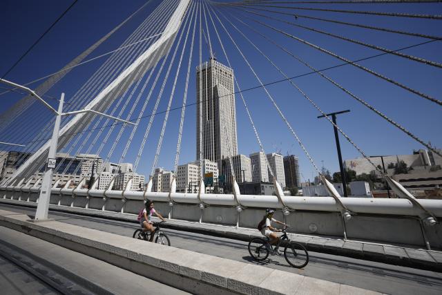 (260921) -- JERUSALEM, Sept. 21, 2026 (Xinhua) -- People ride bicycles on a car-free road during the Jewish holiday of Yom Kippur in Jerusalem, on Sept. 21, 2026. (Photo by Jamal Awad/Xinhua)