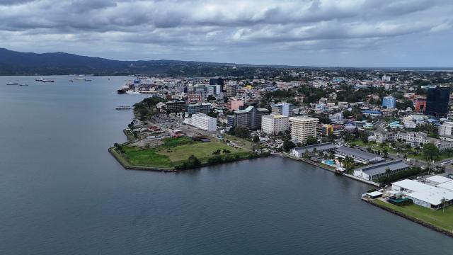 (260922) -- SUVA, Sept. 22, 2026 (Xinhua) -- An aerial drone photo taken on Sept. 21, 2026 shows the bayside scenery in Suva, Fiji. Located on the southeastern coast of Fiji's main island, Suva is the country's capital, major port and the most populous city. It serves as a key regional hub of the South Pacific for transportation, governance and diplomacy, as well as a prominent center for culture and education. (Xinhua/Bai Yongquan)