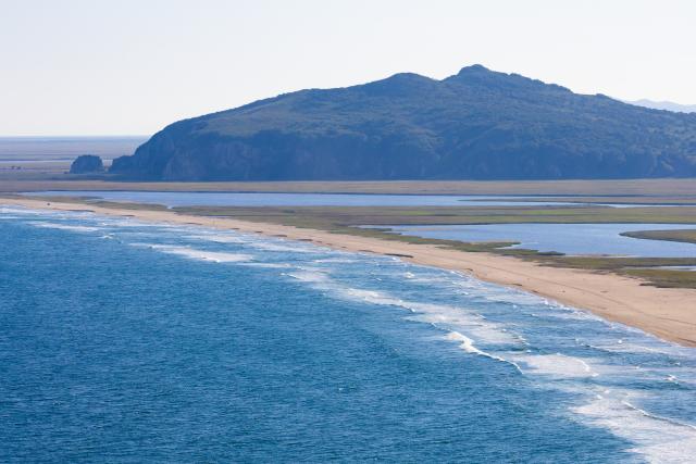 (260922) -- VLADIVOSTOK, Sept. 22, 2026 (Xinhua) -- This photo taken on Sept. 19, 2026 shows the scenery in the Khasan district of Primorsky Krai in the Russian Far East. The Khasan district boasts unique and beautiful natural scenery and is home to several nature reserves and national parks. (Photo by Andrey Matveenko/Xinhua)