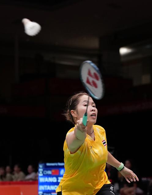(260922) -- ICHINOMIYA, Sept. 22, 2026 (Xinhua) -- Ratchanok Intanon of Thailand competes in the singles match against Wang Zhiyi of China during the badminton women's team quarterfinals between China and Thailand at the 20th Asian Games Aichi-Nagoya 2026 in Ichinomiya of Aichi Prefecture, Japan, Sept. 22, 2026. (Xinhua/Li Bo)