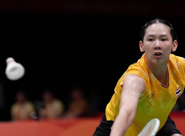 (260922) -- ICHINOMIYA, Sept. 22, 2026 (Xinhua) -- Pornpawee Chochuwong of team Thailand hits a return in the singles match against Chen Yufei of team China during the badminton women's team quarterfinals between China and Thailand at the 20th Asian Games Aichi-Nagoya 2026 in Ichinomiya, Japan, Sept. 22, 2026. (Xinhua/Li Bo)