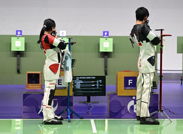 (260922) -- NAGOYA, Sept. 22, 2026 (Xinhua) -- Wang Zifei and Sheng Lihao (R) of team China compete during the 10m air rifle mixed team final of shooting at the 20th Asian Games Aichi-Nagoya 2026 in Toyota of Aichi Prefecture, Japan, Sept. 22, 2026. (Xinhua/Liu Lei)