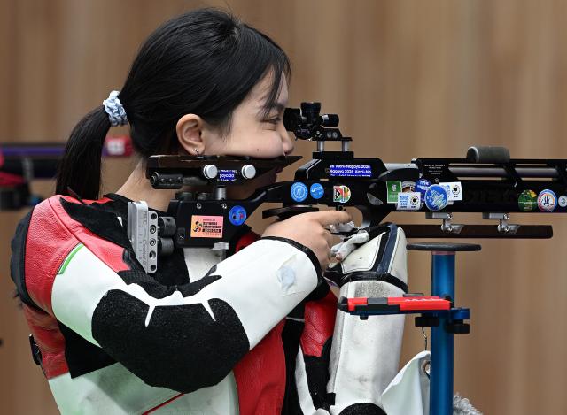 (260922) -- NAGOYA, Sept. 22, 2026 (Xinhua) -- Wang Zifei of team China competes during the 10m air rifle mixed team final of shooting at the 20th Asian Games Aichi-Nagoya 2026 in Toyota of Aichi Prefecture, Japan, Sept. 22, 2026. (Xinhua/Liu Lei)