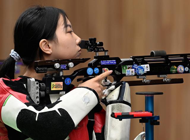 (260922) -- NAGOYA, Sept. 22, 2026 (Xinhua) -- Wang Zifei of team China competes during the 10m air rifle mixed team final of shooting at the 20th Asian Games Aichi-Nagoya 2026 in Toyota of Aichi Prefecture, Japan, Sept. 22, 2026. (Xinhua/Liu Lei)