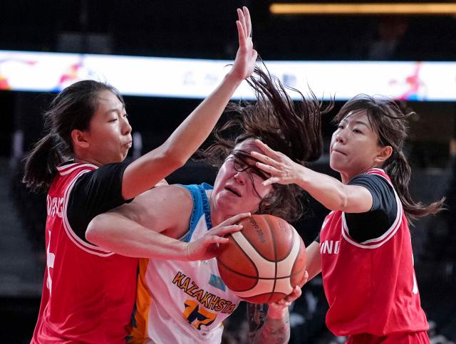 (260922) -- NAGOYA, Sept. 22, 2026 (Xinhua) -- Wong Nga Ting (L) and Cheung Chor Ying (R) of Hong Kong, China defend Daria Koroleva of Kazakhstan during the women's group B match between Hong Kong, China and Kazakhstan at 20th Asian Games Aichi-Nagoya 2026 in Nagoya, Japan, Sept. 22, 2026. (Xinhua/Luo Yuan)