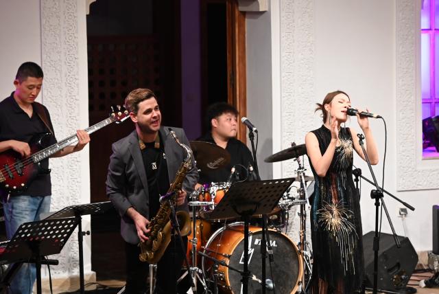 (260922) -- RABAT, Sept. 22, 2026 (Xinhua) -- A jazz concert celebrating the Mid-Autumn Festival is held in Rabat, Morocco, Sept. 20, 2026. The concert was held by China Cultural Center in Rabat. A jazz band from the Sichuan Conservatory of Music presented a performance blending elements of Chinese music with traditional jazz. (Photo by Aissa/Xinhua)