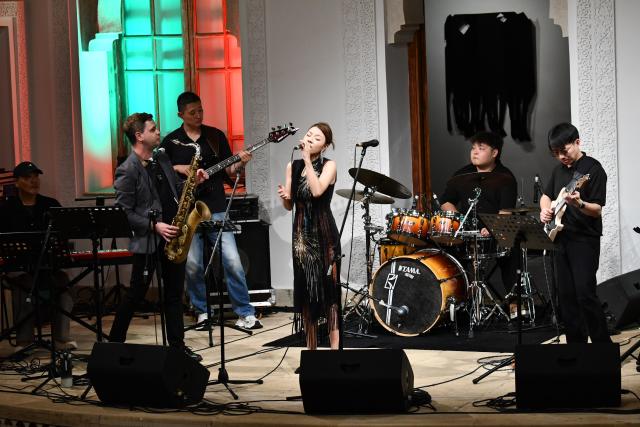 (260922) -- RABAT, Sept. 22, 2026 (Xinhua) -- A jazz concert celebrating the Mid-Autumn Festival is held in Rabat, Morocco, Sept. 20, 2026. The concert was held by China Cultural Center in Rabat. A jazz band from the Sichuan Conservatory of Music presented a performance blending elements of Chinese music with traditional jazz. (Photo by Aissa/Xinhua)