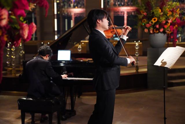 (260922) -- NEW YORK, Sept. 22, 2026 (Xinhua) -- Violinist Huang Mengla performs during a concert named Moonlit Melodies to celebrate the upcoming Mid-Autumn Festival at the Rainbow Room of Rockefeller Center in New York, the United States, on Sept. 21, 2026. The Mid-Autumn Festival in China, which is celebrated annually on the 15th day of the eighth month in the Chinese lunar calendar, falls on Sept. 25 this year. (Xinhua/Zhang Fengguo)