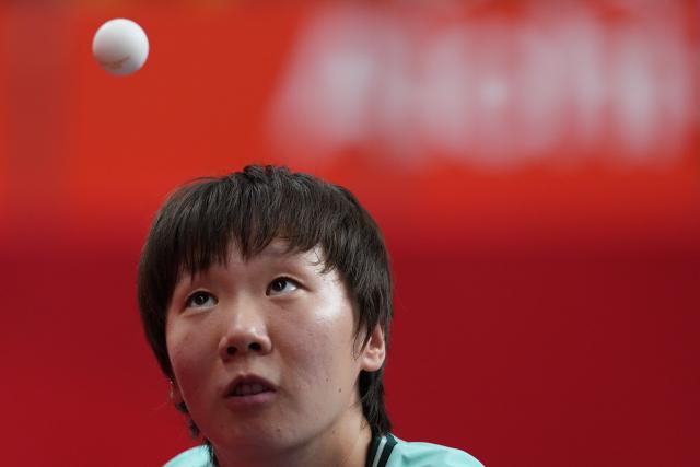 (260922) -- TOYOTA, Sept. 22, 2026 (Xinhua) -- Wang Manyu of China serves to Arujan Kamalova of Uzbekistan during the women's team quarterfinal match between China and Uzbekistan at the 20th Asian Games Aichi-Nagoya 2026 in Toyota, Japan, Sept. 22, 2026. (Xinhua/Cheong Kam Ka)