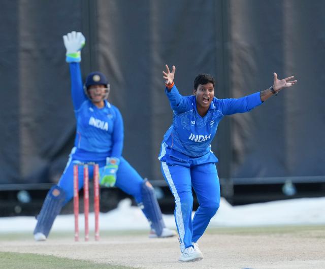 (260922) -- NISSHIN, Sept. 22, 2026 (Xinhua) -- Deepti Sharma (R) of India reacts during the women's cricket gold medal match between India and Sri Lanka at the 20th Asian Games Aichi-Nagoya 2026 in Nisshin, Aichi Prefecture, Japan, Sept. 22, 2026. (Xinhua/Zhang Haobo)