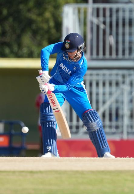 (260922) -- NISSHIN, Sept. 22, 2026 (Xinhua) -- Smriti Shriniwas Mandhana of India competes during the women's cricket gold medal match between India and Sri Lanka at the 20th Asian Games Aichi-Nagoya 2026 in Nisshin, Aichi Prefecture, Japan, Sept. 22, 2026. (Xinhua/Zhang Haobo)