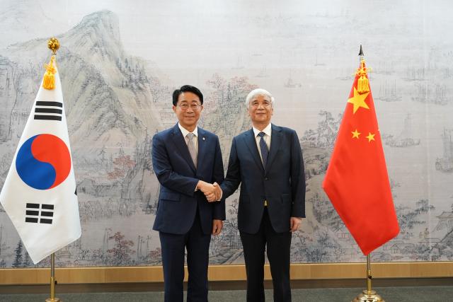 (260922) -- SEOUL, Sept. 22, 2026 (Xinhua) -- Ding Zhongli, vice chairman of China's National People's Congress (NPC) Standing Committee, meets with South Korean National Assembly Speaker Cho Jeong-sik in Seoul, South Korea, Sept. 21, 2026. At the invitation of the South Korean National Assembly, Ding led an NPC delegation on a visit to South Korea from Monday to Tuesday.
   During the visit, Ding met with South Korean National Assembly Speaker Cho Jeong-sik and, together with Deputy Speaker Nam In-soon, attended the 14th meeting of the regular exchange mechanism between China's NPC and the South Korean National Assembly. (Xinhua/Zhu Hui)