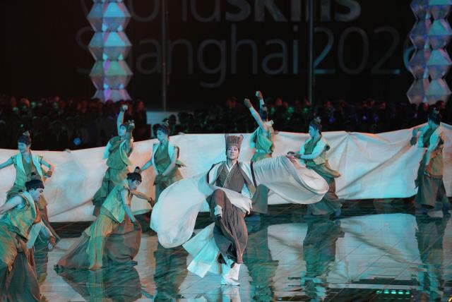(260922) -- SHANGHAI, Sept. 22, 2026 (Xinhua) -- People perform during the opening ceremony of the 48th WorldSkills Competition in east China's Shanghai, Sept. 22, 2026. The 48th WorldSkills Competition opened in Shanghai on Tuesday evening, with 1,385 competitors from 68 countries and regions vying in 64 skill events. (Xinhua/Ren Pengfei)