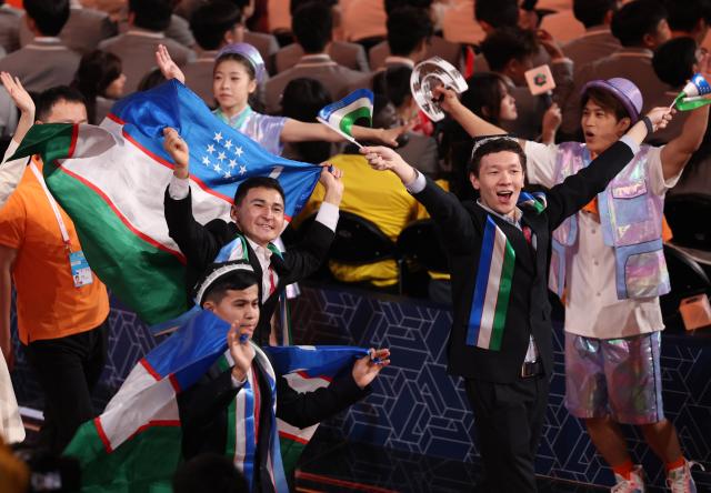 (260922) -- SHANGHAI, Sept. 22, 2026 (Xinhua) -- Members of Uzbek delegation attend the opening ceremony of the 48th WorldSkills Competition in east China's Shanghai, Sept. 22, 2026. The 48th WorldSkills Competition opened in Shanghai on Tuesday evening, with 1,385 competitors from 68 countries and regions vying in 64 skill events. (Xinhua/Jin Liwang)